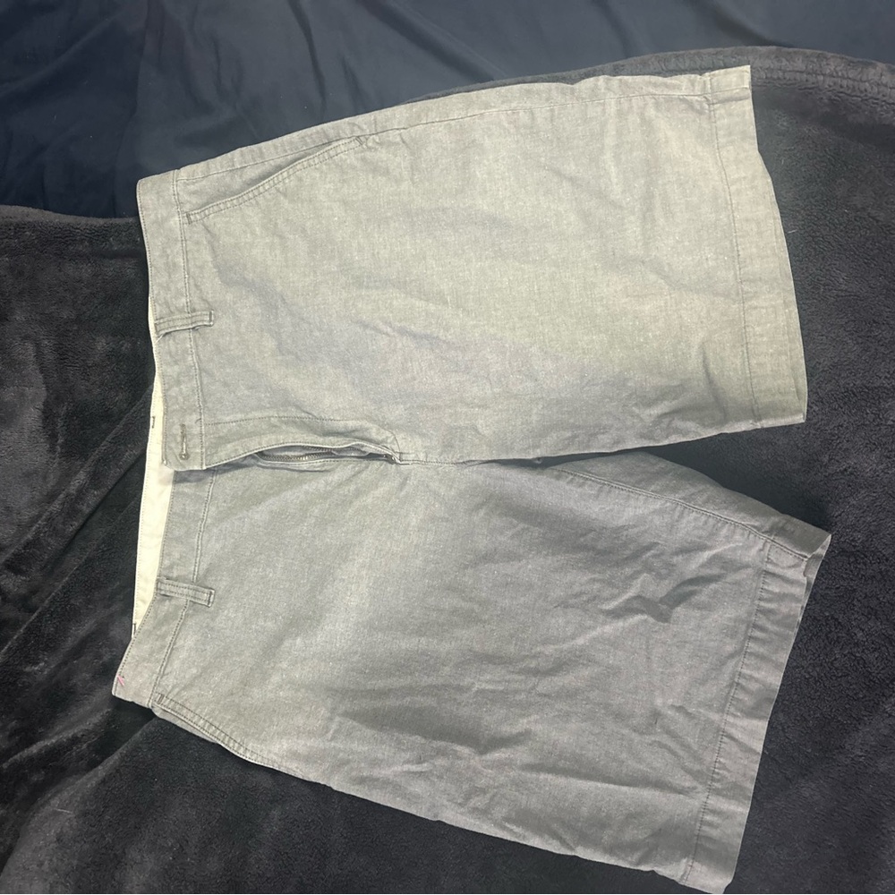 Dockers Men's Light Gray/Blue Flat Front Shorts